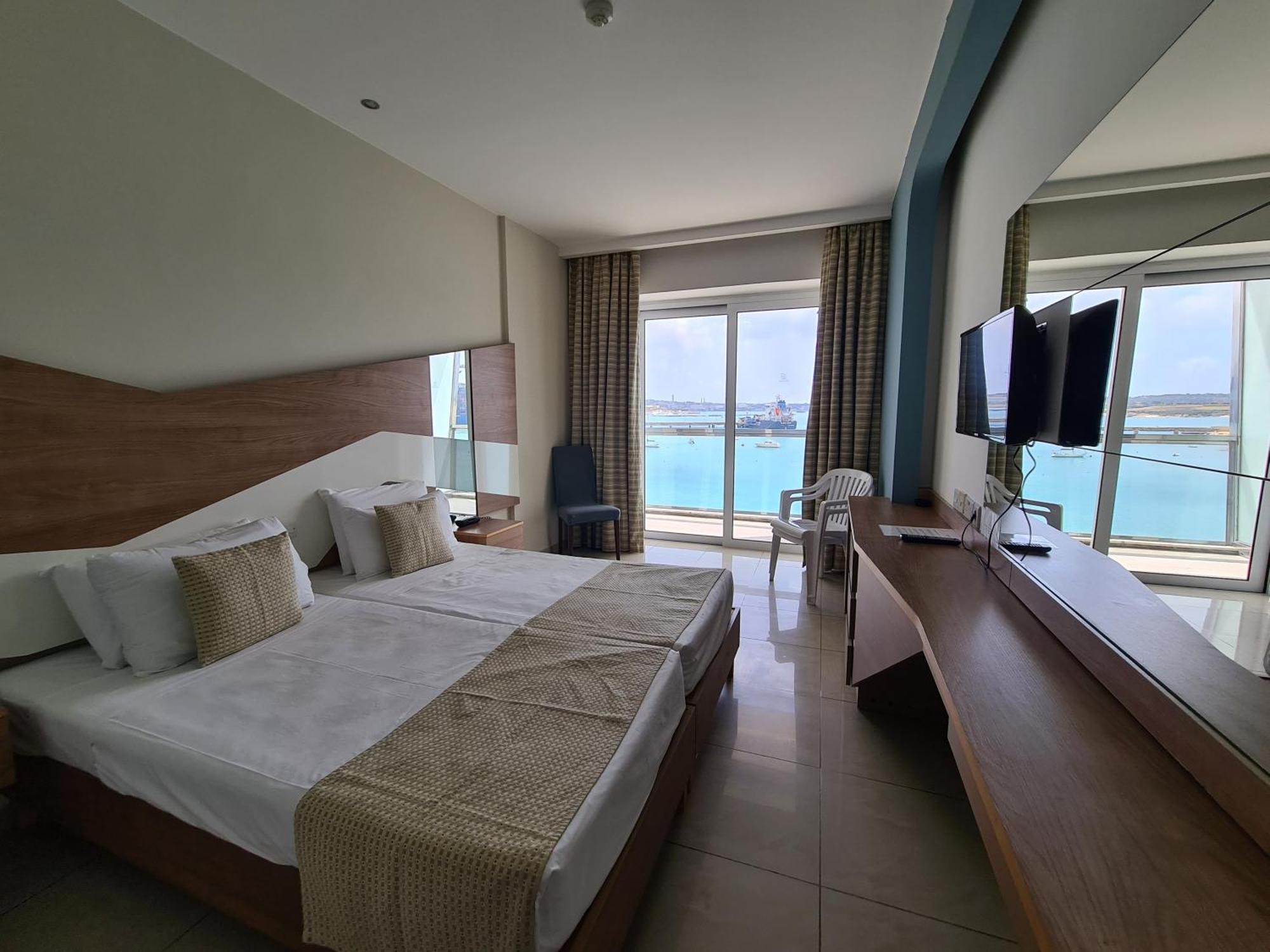 Water'S Edge Hotel Birzebbuga Room photo