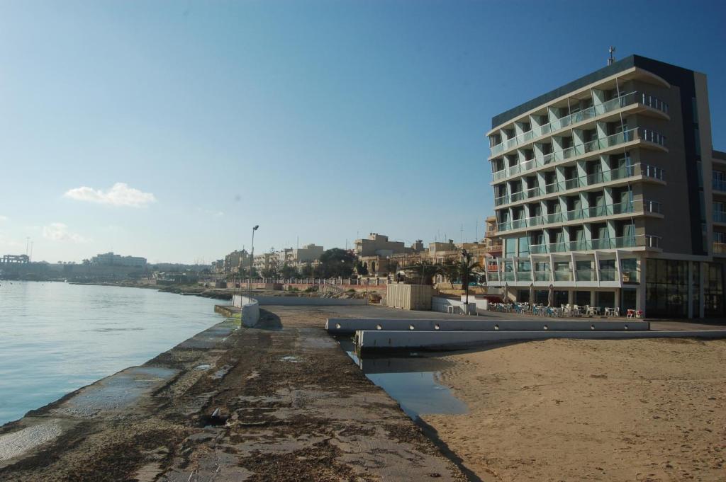 Water'S Edge Hotel Birzebbuga Exterior photo