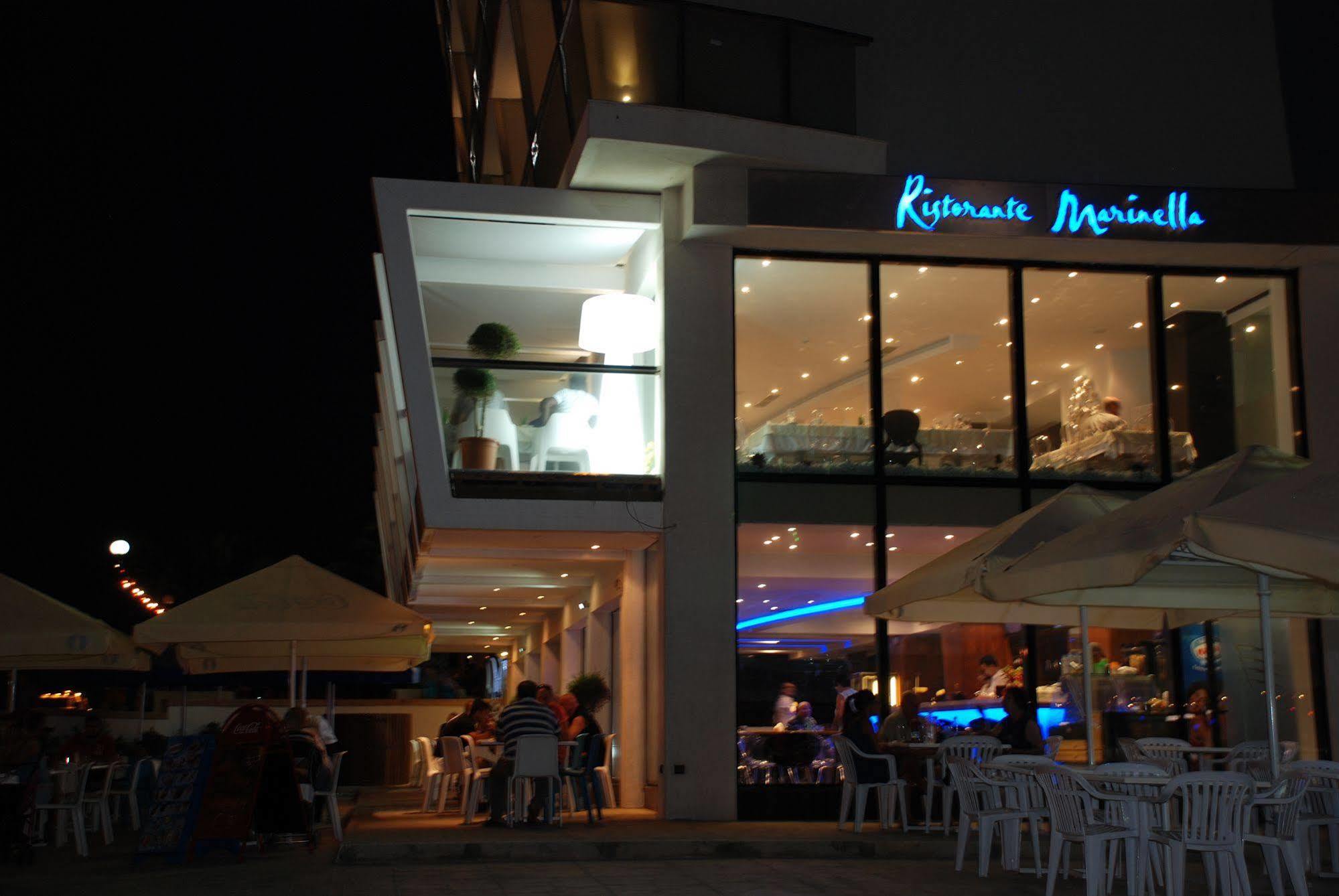 Water'S Edge Hotel Birzebbuga Exterior photo