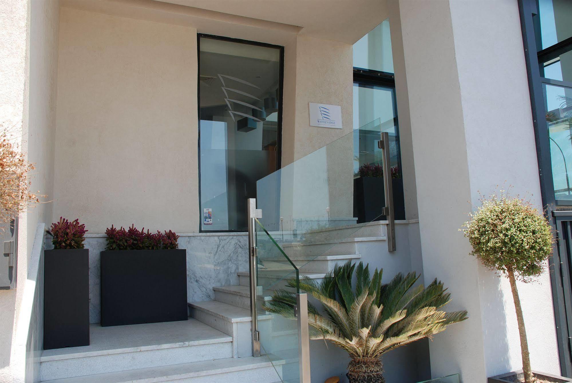 Water'S Edge Hotel Birzebbuga Exterior photo
